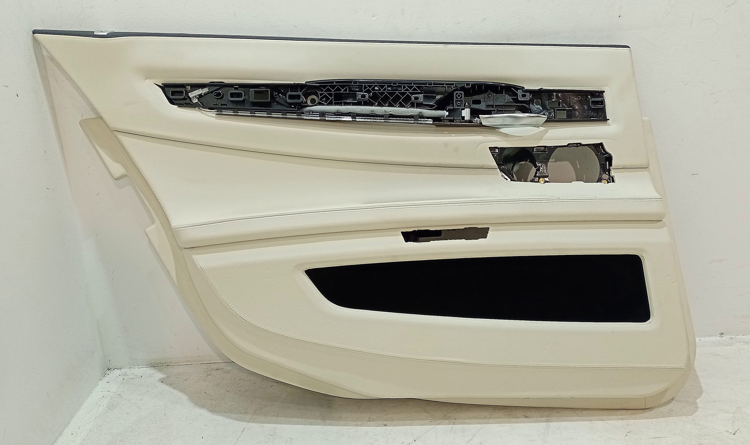 BMW 7 (G11 / G12) Rear door card panel trim BMW 7 SERIES Rear door card panel trim OEM 5142...