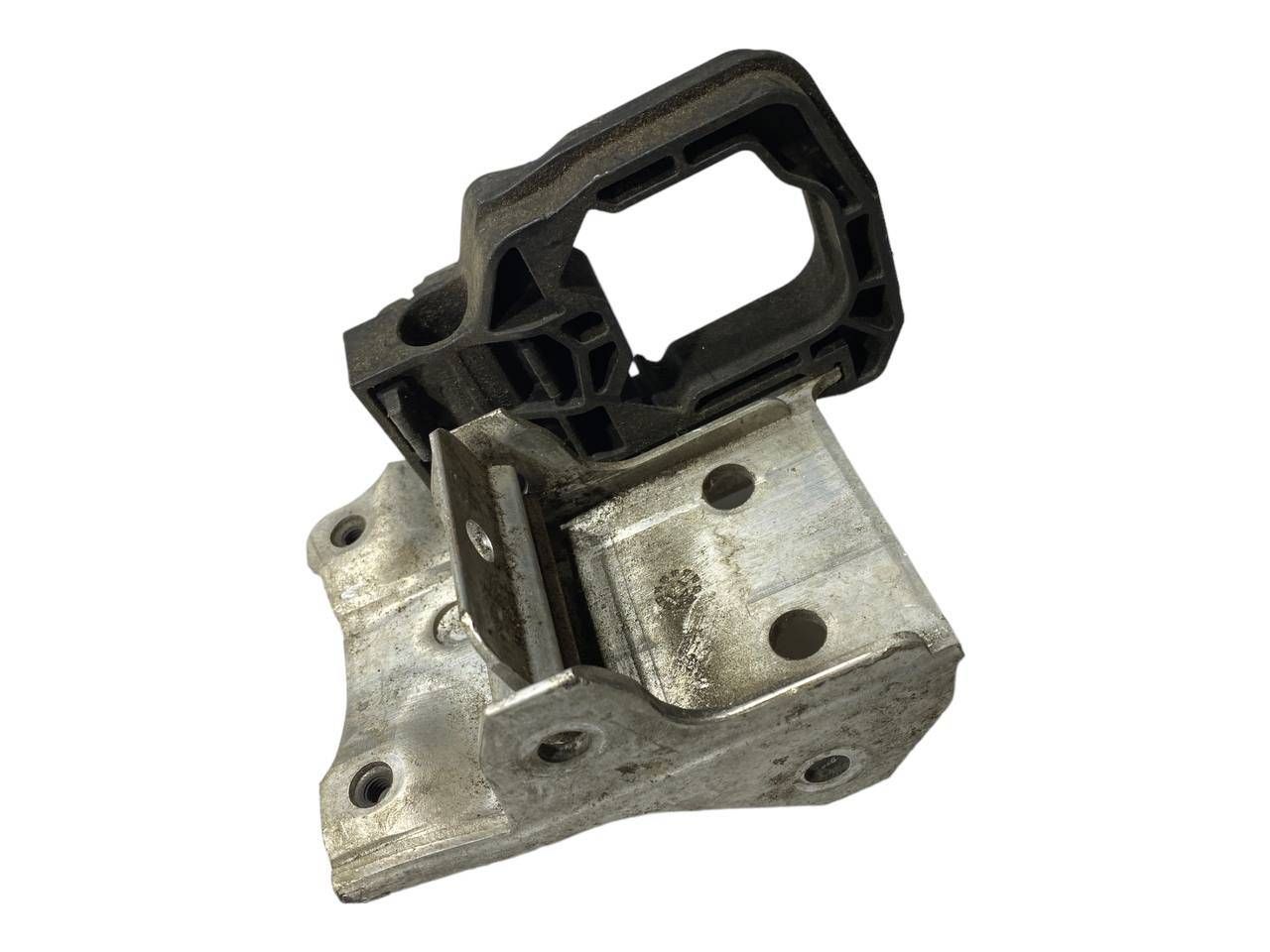 BMW 6 (F06 / F12 / F13) Radiator mount bracket BMW 6 SERIES Radiator mount bracket OEM 5111718...