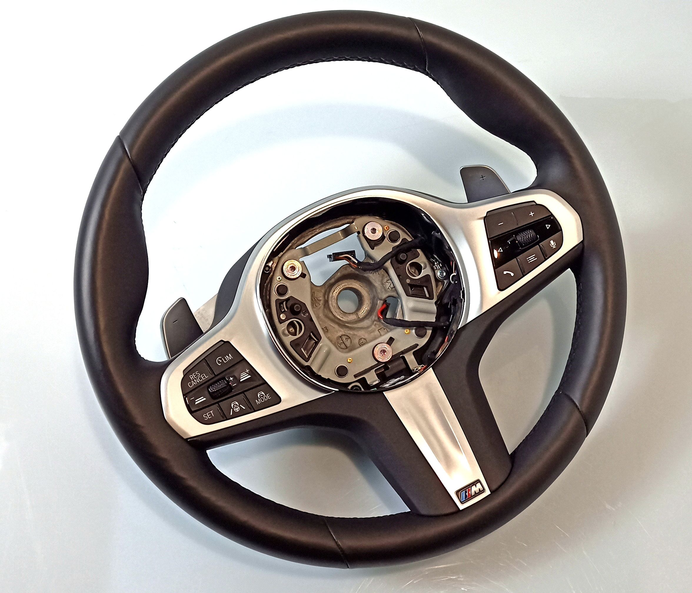steering wheel Brand/Model: BMW 8 SERIES
Year: 2026

BMW 8 SER...