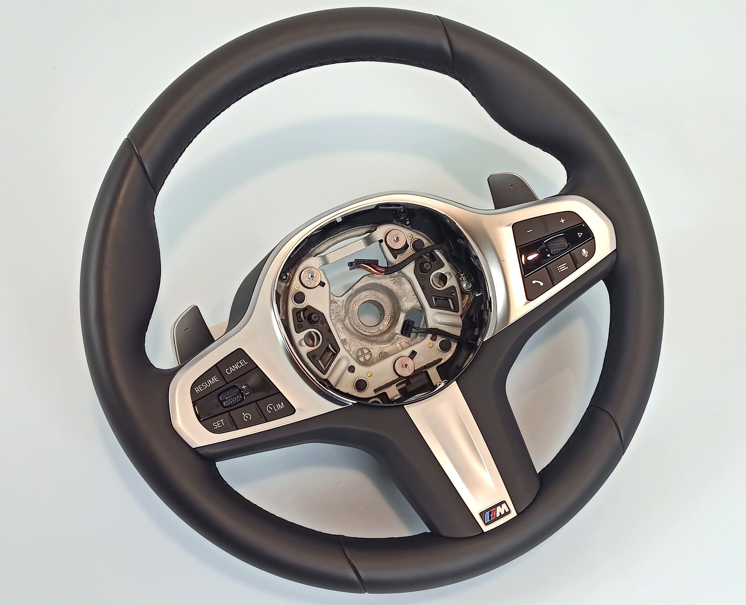 steering wheel Brand/Model: BMW 8 SERIES
Year: 2026

BMW 8 SER...