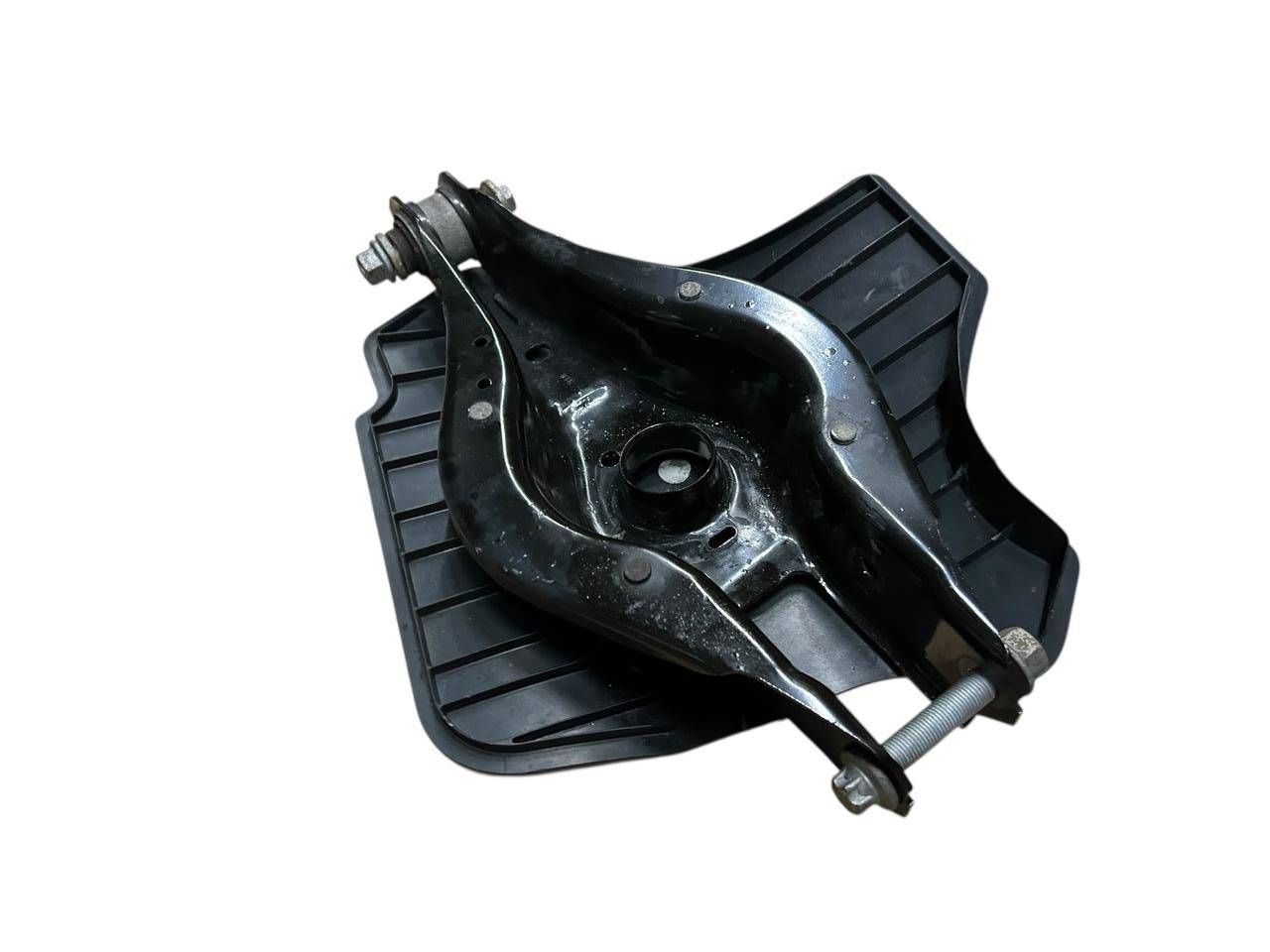 BMW 4 (G22 / G23 / G26)  Rear control arm BMW 4 SERIES Rear control arm OEM 6876804

Part...