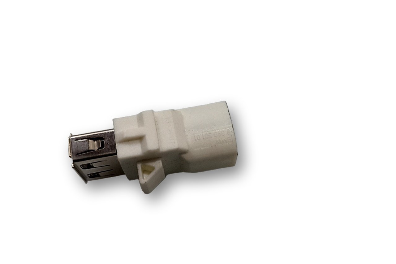 BMW 4 (F32 / F33 / F36) USB socket connector BMW 4 SERIES USB socket connector OEM 841093905...