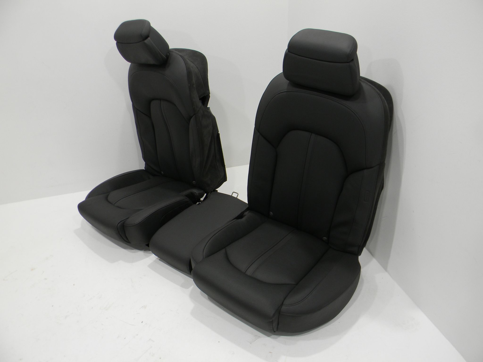 Rear seat Brand/Model: BMW

BMW A8 Rear Seat