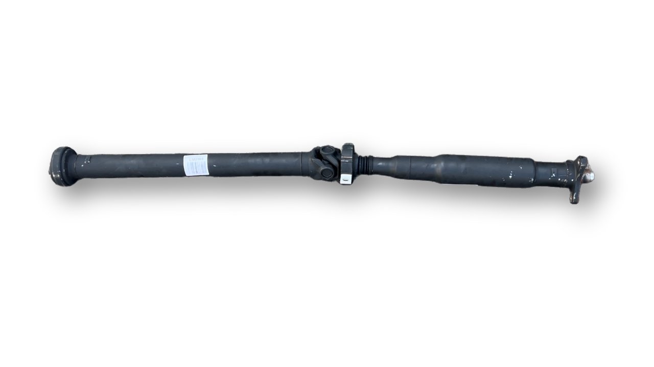 BMW 4 (G22 / G23 / G26)  Drive shaft (set) BMW X4 Drive shaft (set) OEM 26107855835

Part ...