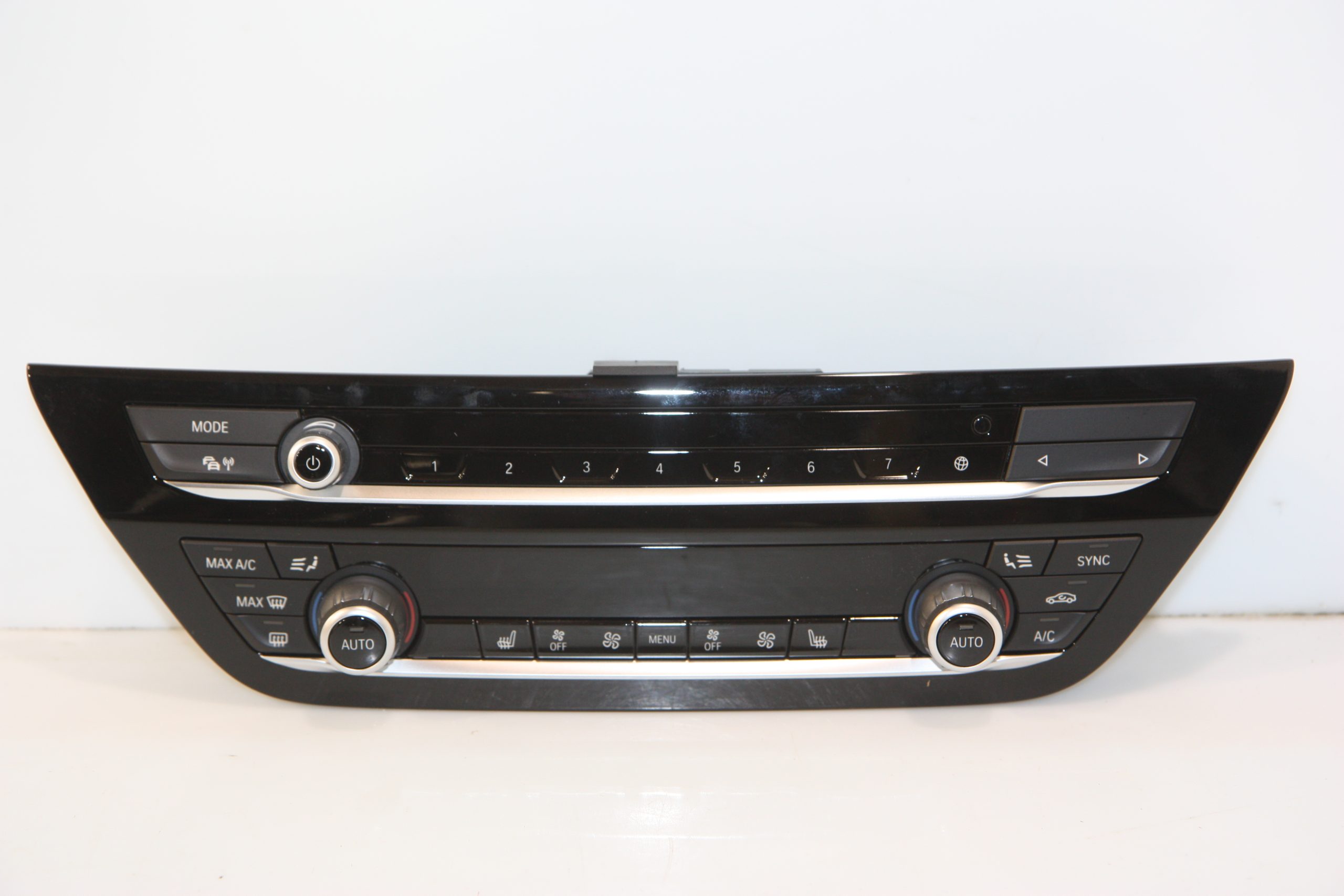BMW 5 (G30 / G31) Climate control unit BMW M5 Climate control unit OEM 61315A48005

Pa...