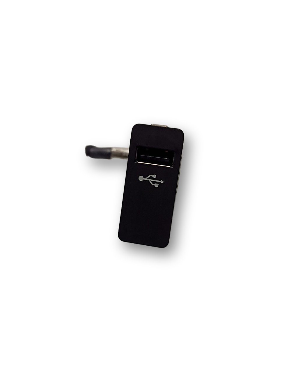 BMW i8 (l12, l15) USB socket connector BMW I8 USB socket connector OEM 6820397

Part c...