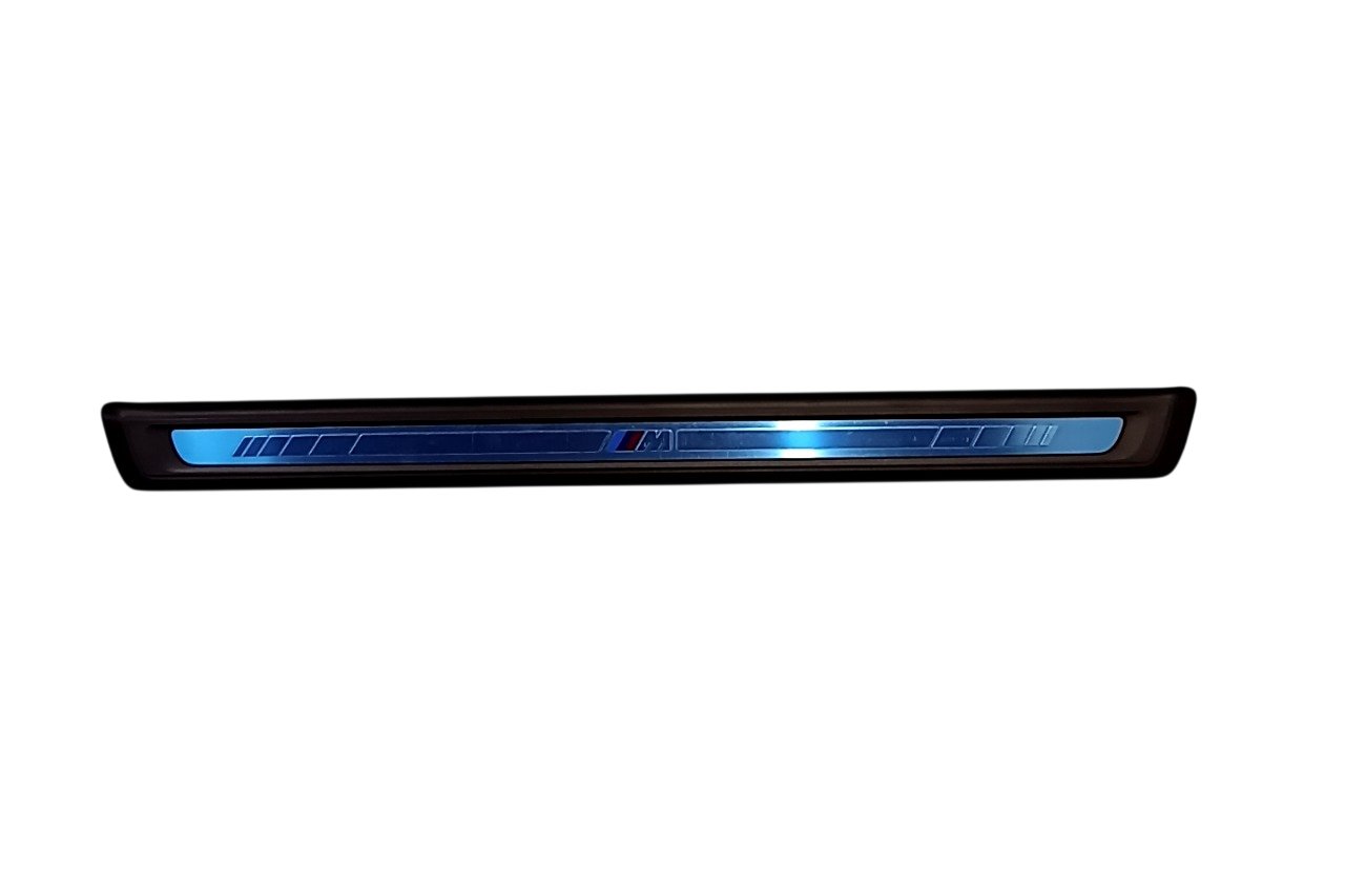 BMW 4 (G22 / G23 / G26)  Front sill trim cover BMW 4 SERIES Front sill trim cover OEM 51478077...