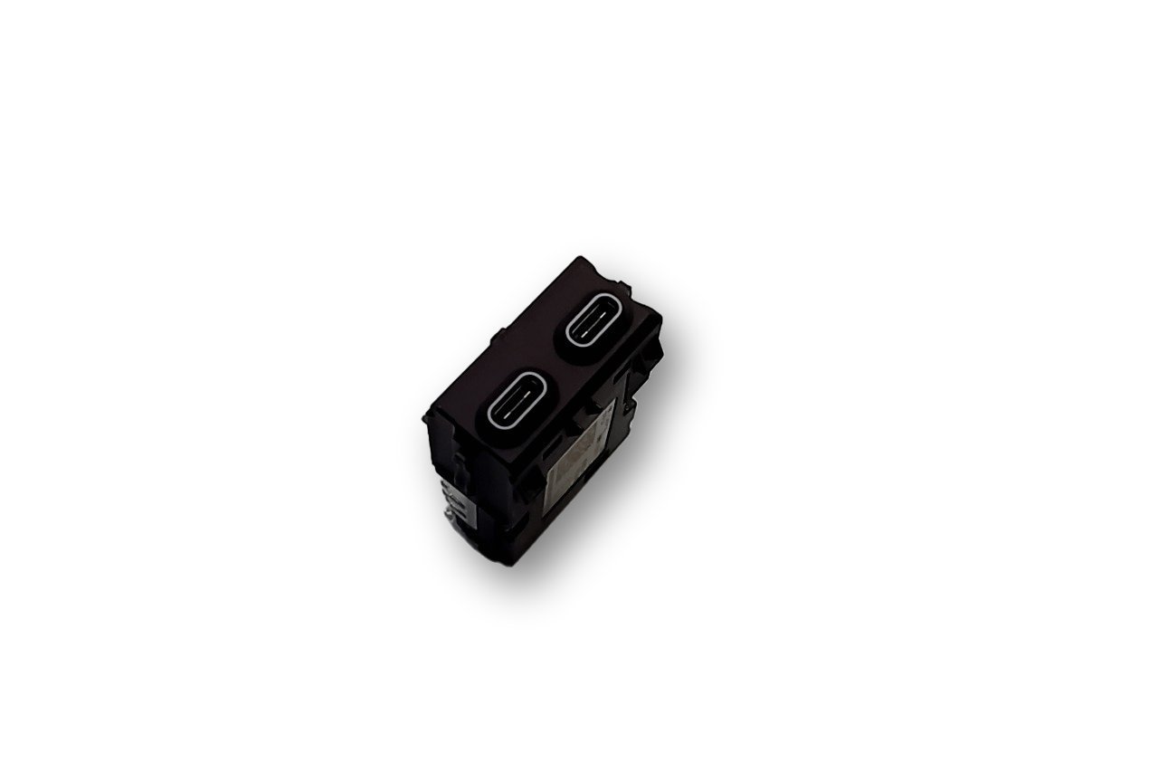 BMW 5 (G30 / G31) USB socket connector BMW M5 USB socket connector OEM 5B51C73

Part c...