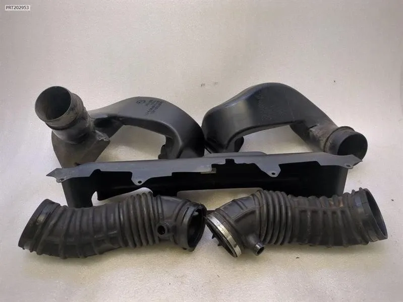 Intake pipe Brand/Model: ASTON MARTIN RAPIDE
Year: 2013
Eng...
