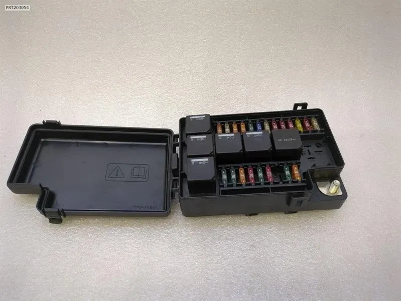 Fuse box Brand/Model: ASTON MARTIN RAPIDE
Year: 2013
Eng...