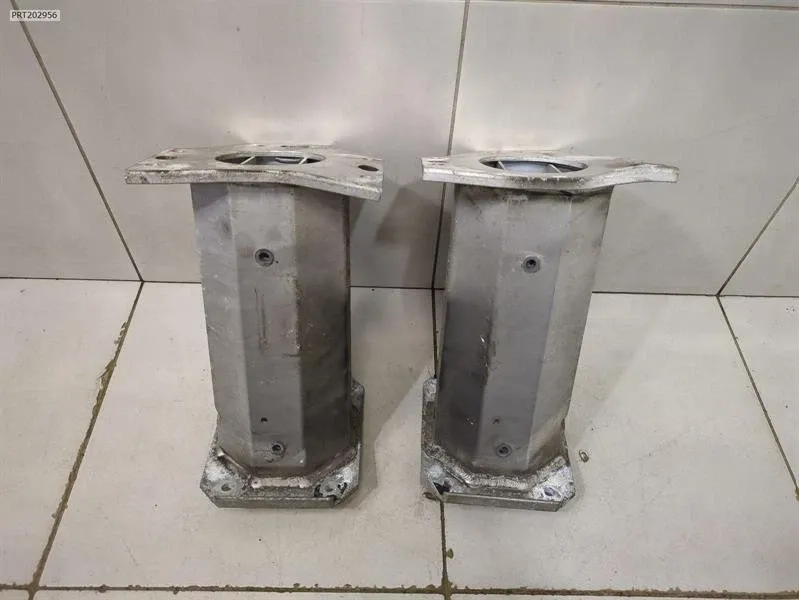 Crash Absorber Brand/Model: ASTON MARTIN RAPIDE
Year: 2013
Eng...