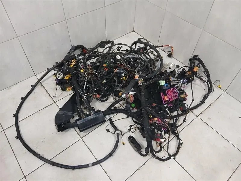 Audi R8 Wiring Loom Audi R8 Wiring Loom 4S8971713D

Part codes: 4S8...