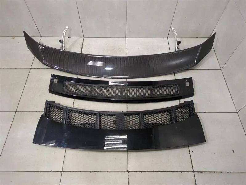 Audi R8 rear spoiler Audi R8 Rear Spoiler 4S0827918

Part codes: 4S0...