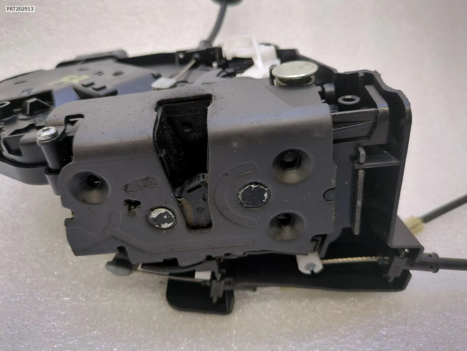 Door lock Brand/Model: ASTON MARTIN RAPIDE
Year: 2013
Eng...