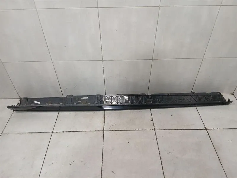Audi R8 Side skirt Audi R8 Side skirt 4S0853860 — With defects

Pa...
