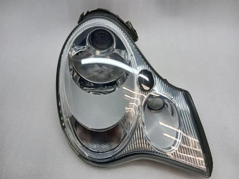 Porsche 911 (996) Right Headlamp Porsche 911 Right Headlamp 99663105621 LHD

Par...