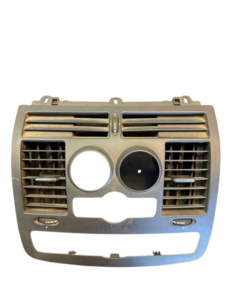 Mercedes-Benz Viano / Vito (W639) Air Vent Center Front Mercedes-Benz Vito Air Vent Center Front A63968...