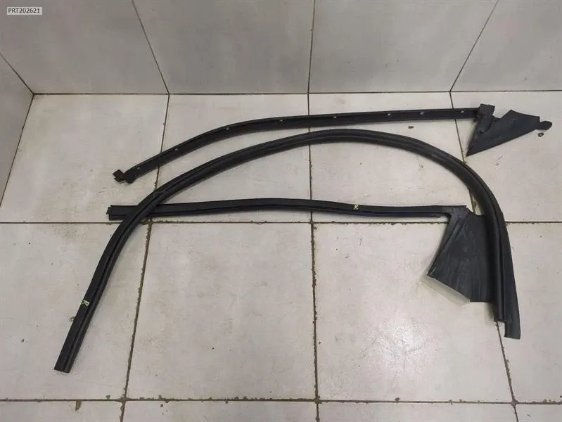 Door Seal Brand/Model: FERRARI SF90
Year: 2023
Engine: 39...