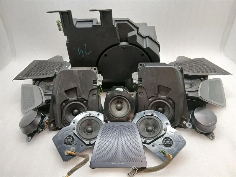 Speaker Brand/Model: ASTON MARTIN VANQUISH
Year: 2013
E...