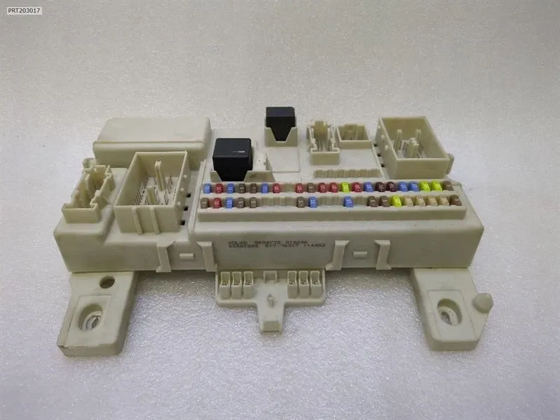 Fuse box Brand/Model: ASTON MARTIN VANTAGE
Year: 2006
En...