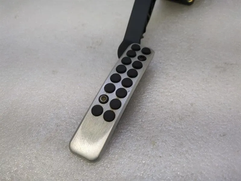 Gas Pedal (electrical) Brand/Model: ASTON MARTIN VANTAGE
Year: 2006
En...