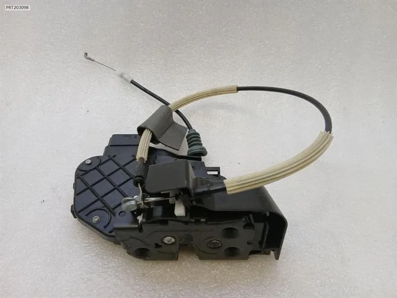 Door lock Brand/Model: ASTON MARTIN RAPIDE
Year: 2013
Eng...