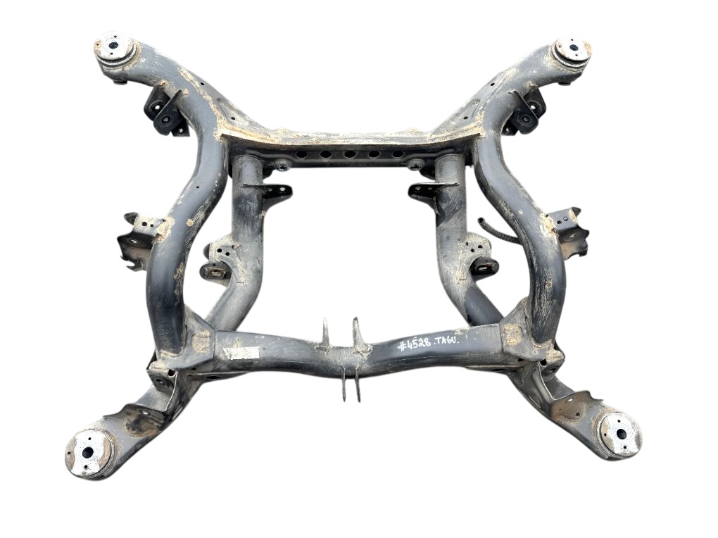 Porsche Cayenne Rear axle beam Porsche Cayenne Rear axle Beam 95833103100

Par...