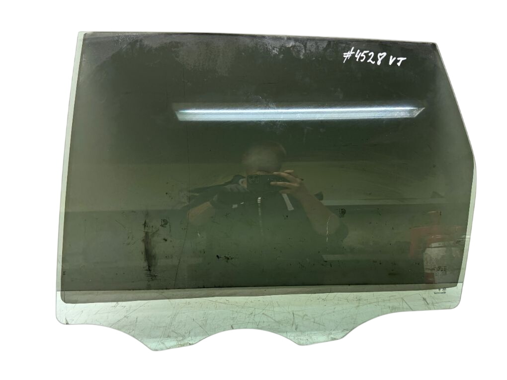 Porsche Cayenne Door window glass rear left Porsche Cayenne Door window glass rear left 958...