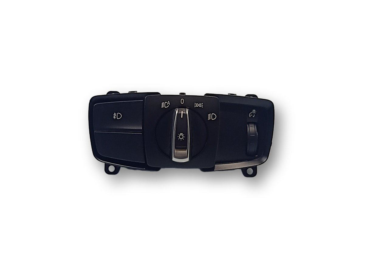 BMW X5 (F15) Valokatkaisin BMW X5 Light switch OEM 61315A25499

Part codes...