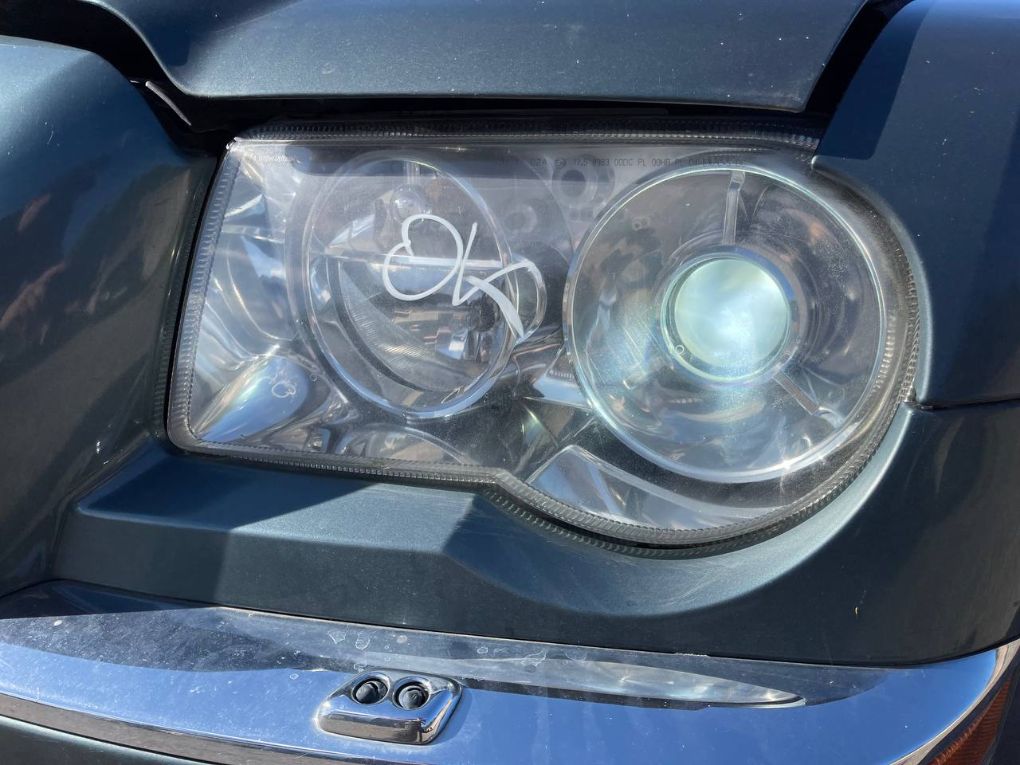 Chrysler 300C headlight left Chrysler 300C Headlight left 4805761AG

Part co...