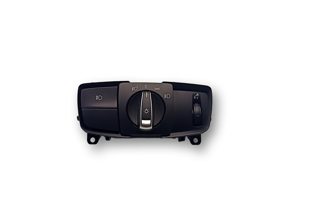 BMW 3 (F30 / F31) Light switch BMW 3 SERIES Light switch OEM 61319265303

Part...