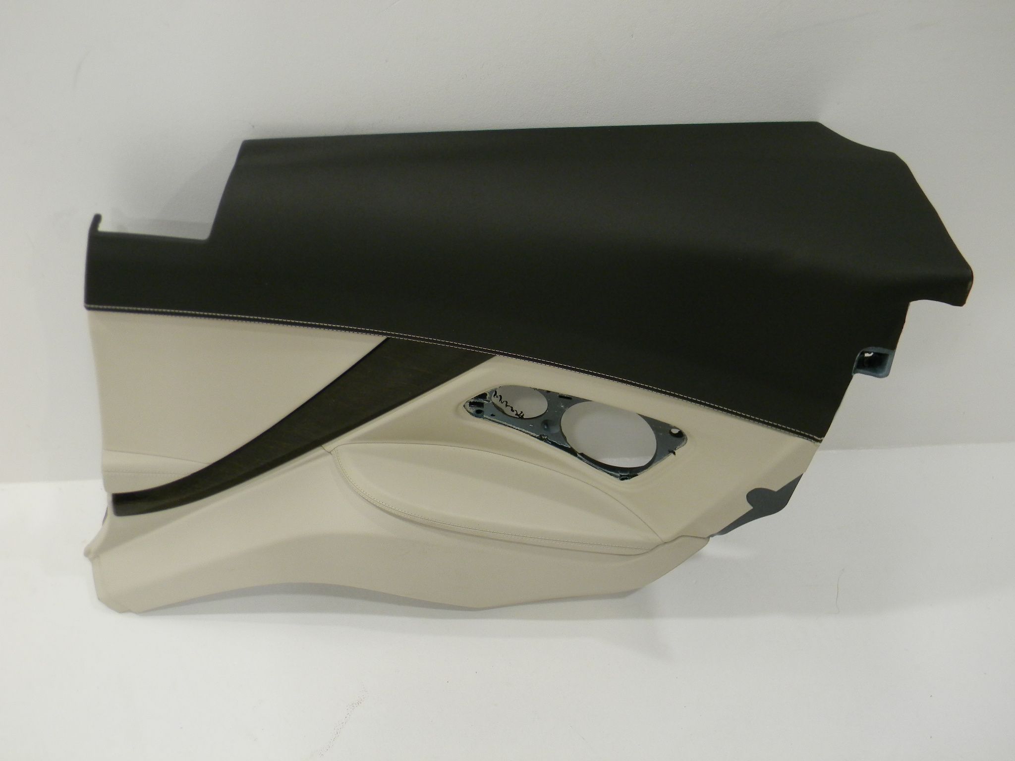 BMW 6 (F06 / F12 / F13) Uncategorized BMW 6 SERIES Uncategorized OEM 51437291887

Par...