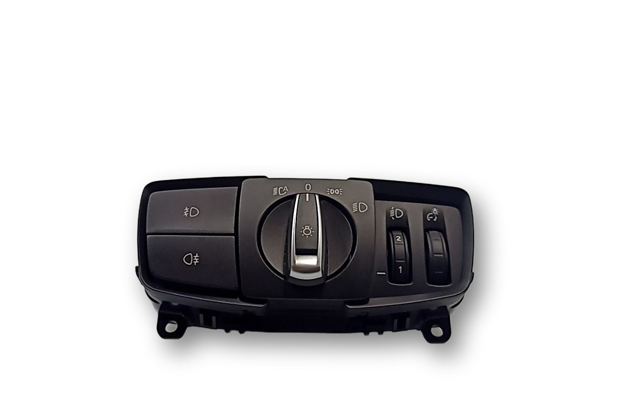 BMW 3 (F30 / F31) Light switch BMW 3 SERIES Light switch OEM 61316847514

Part...