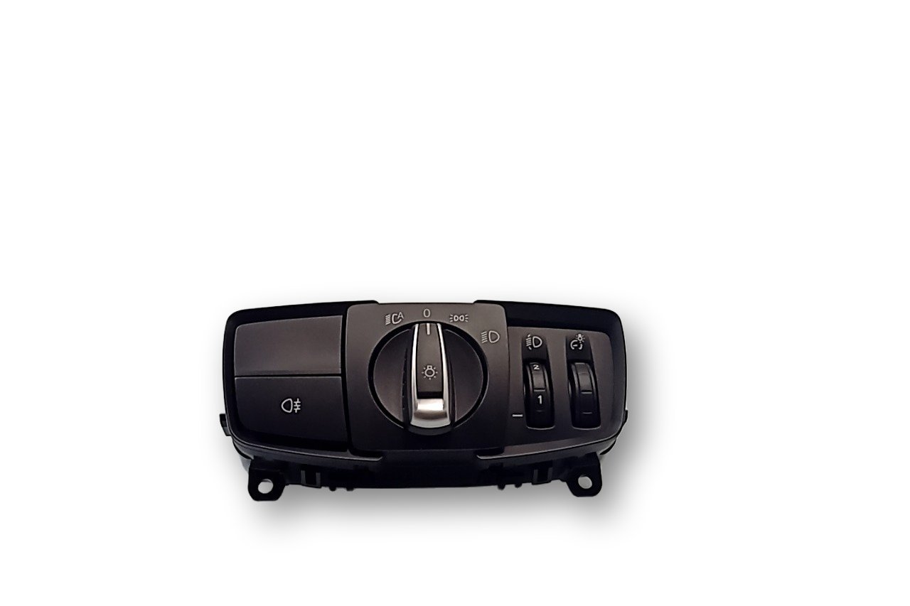 BMW 3 (F30 / F31) Light switch BMW 3 SERIES Light switch OEM 61319265301

Part...