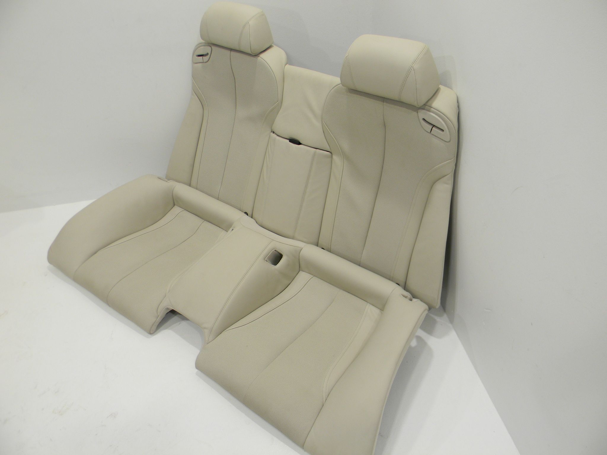 BMW 6 (F06 / F12 / F13) Tagaiste (kompl.) BMW 6 SERIES Rear Seat OEM C539833

Part codes:...