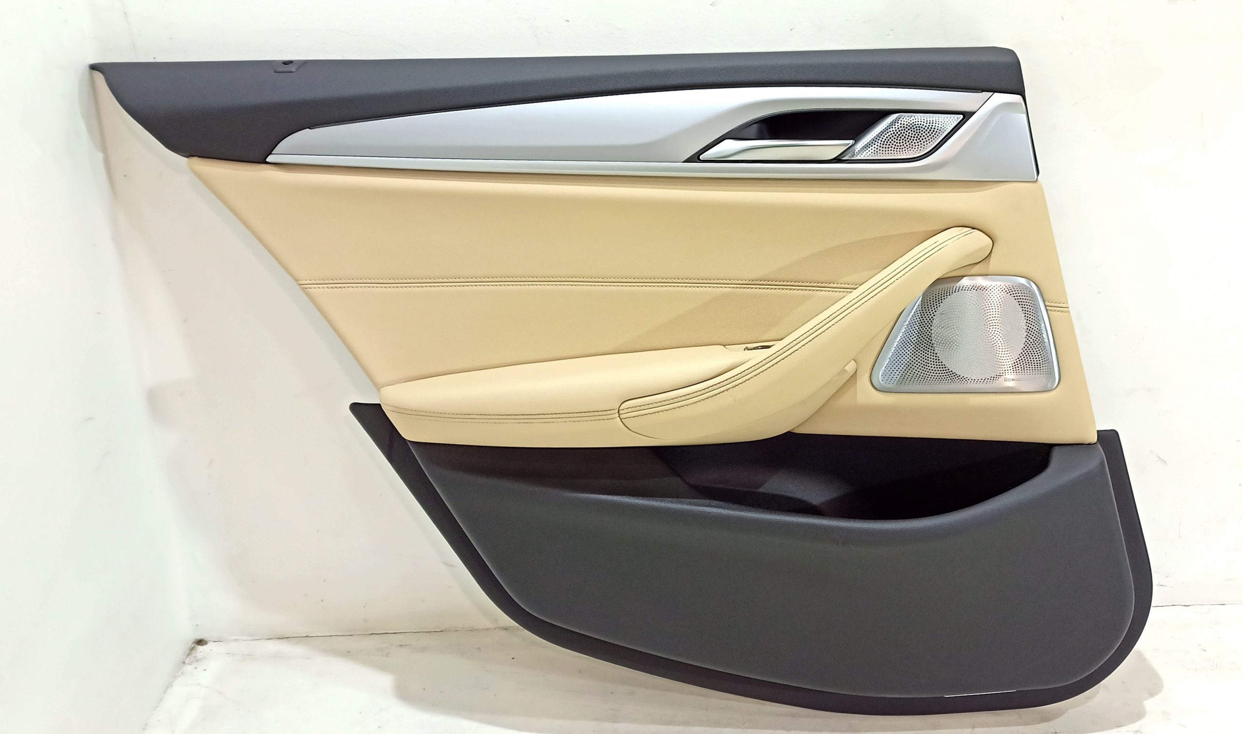 BMW 5 (G30 / G31) Rear door card panel trim BMW 5 SERIES rear door card panel trim OEM 5142...