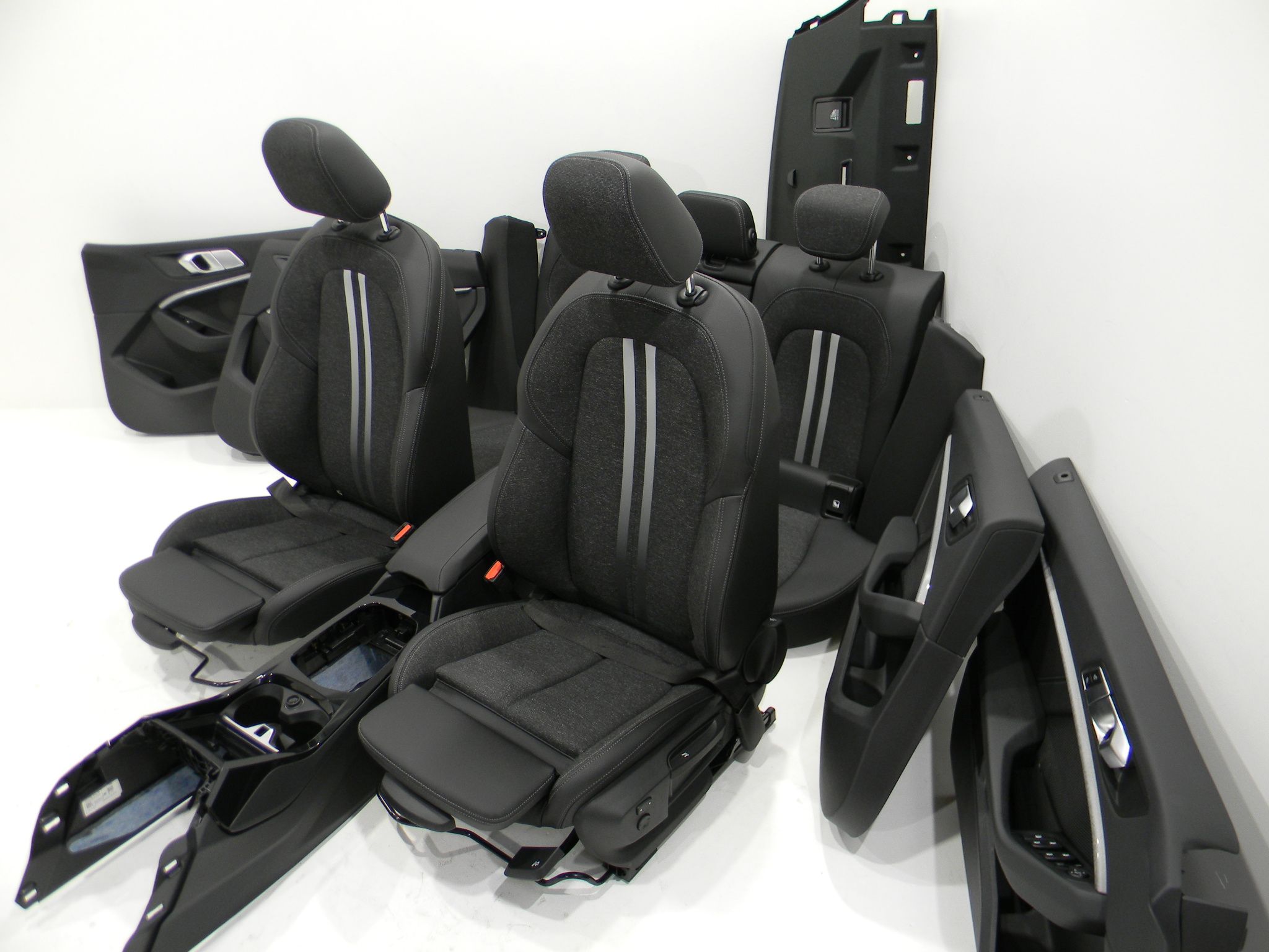 BMW 2 (F74) Seat Set BMW 2 SERIES Seat Set OEM 7J56962

Part codes: ...