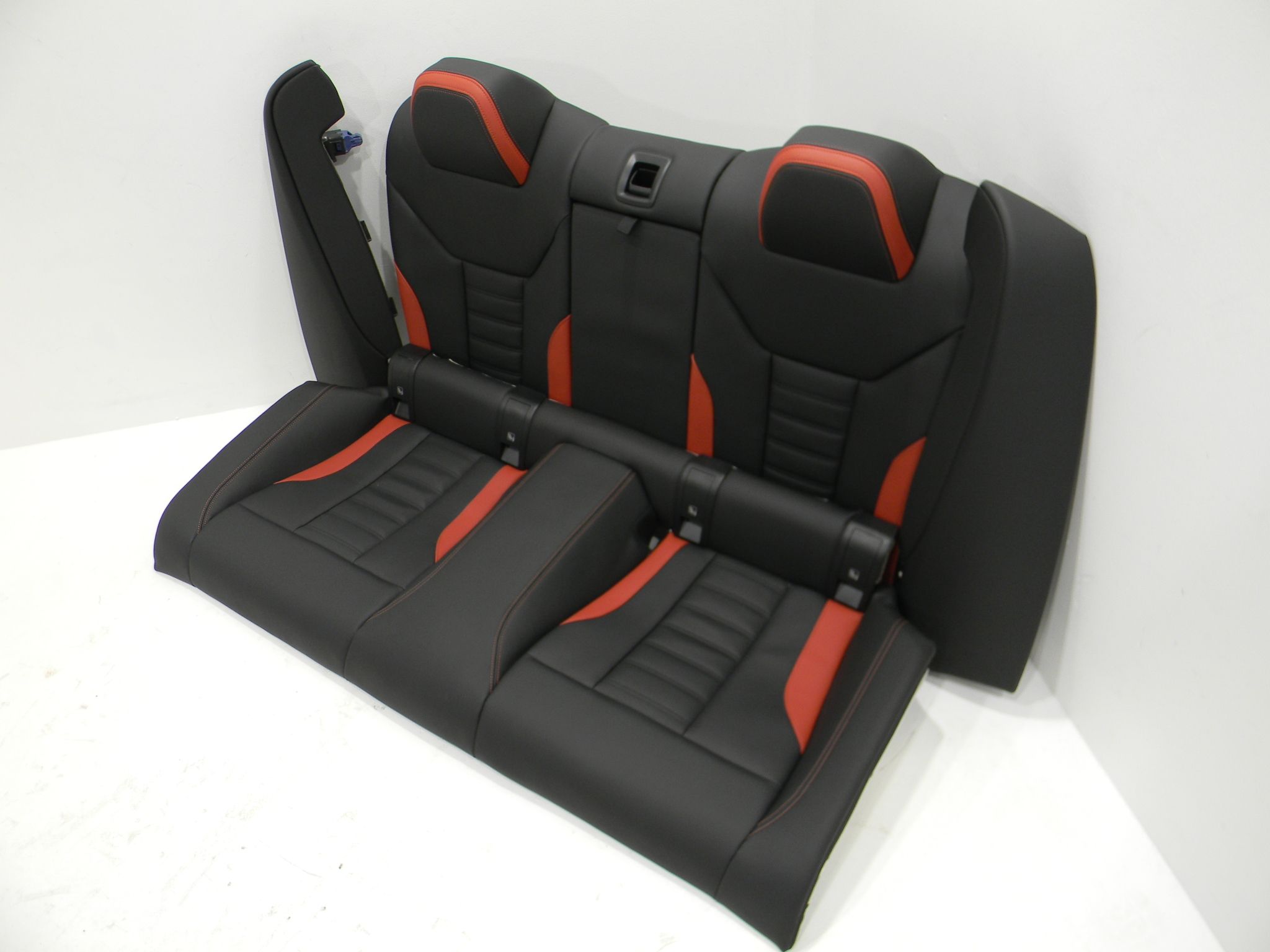 BMW 4 (G22 / G23 / G26)  Заднее сиденье BMW M4 Rear Seat

Generation: M4 (G82 / G83) (2...