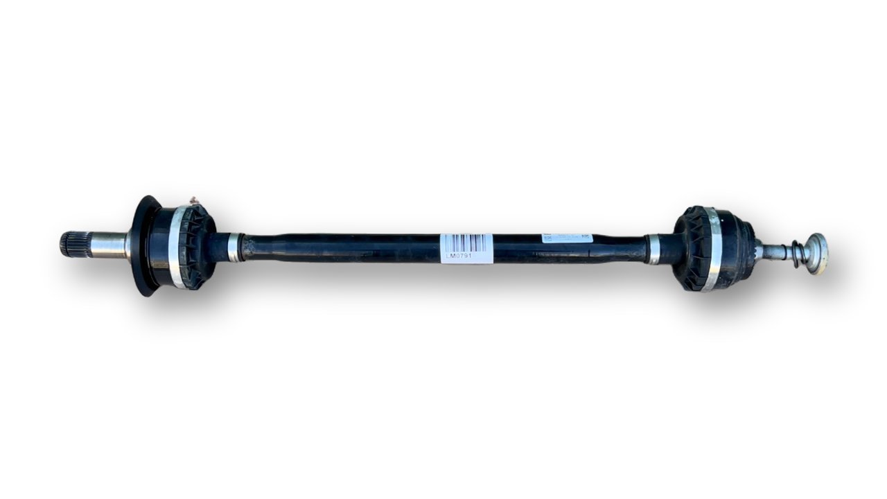 BMW 3 (G20 / G21) Rear driveshaft BMW 3 SERIES Rear driveshaft OEM 33205A4C692

P...