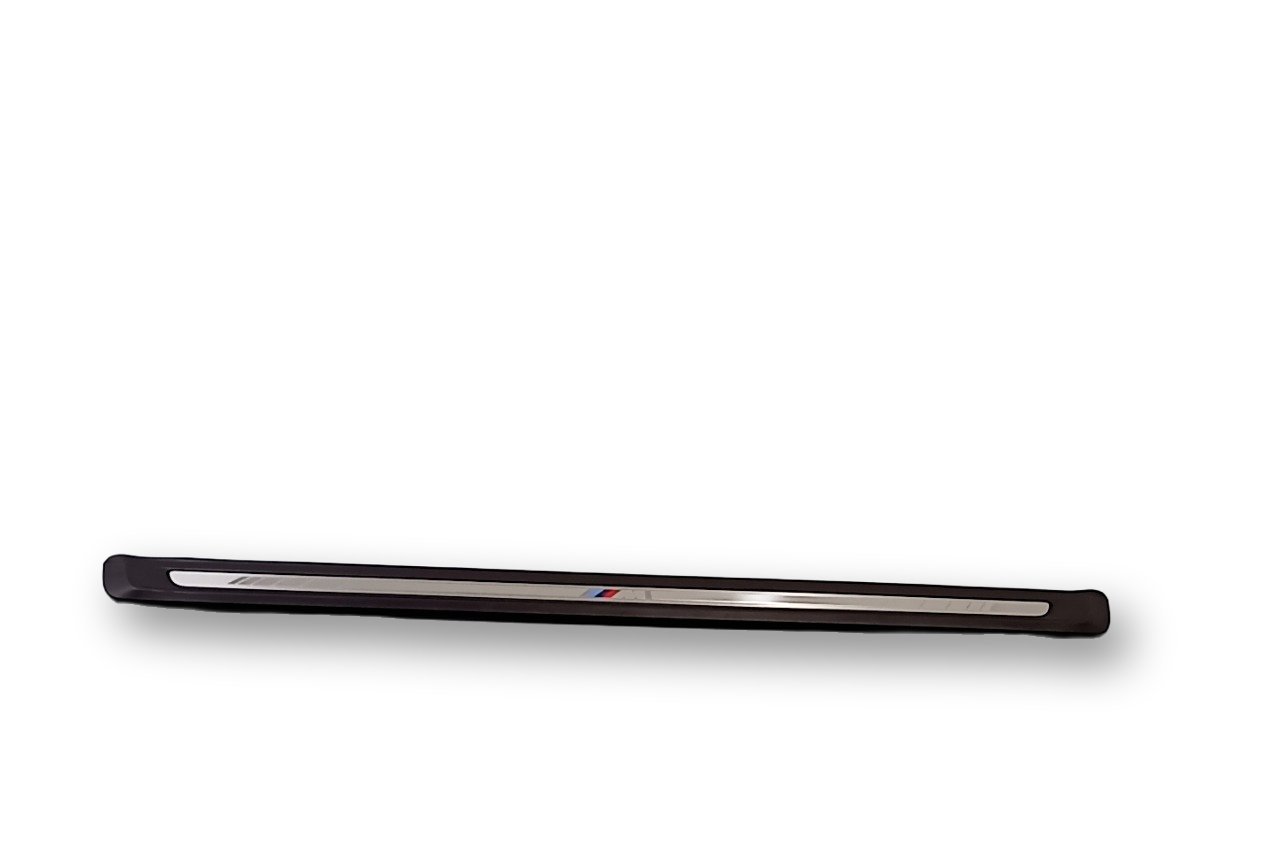 BMW 4 (G22 / G23 / G26)  Front sill trim cover BMW 4 SERIES Front sill trim cover OEM 51478077...