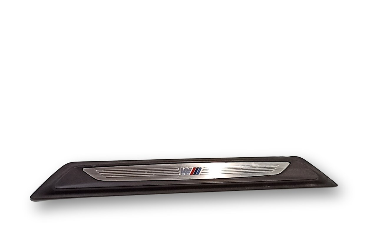 BMW 3 (F30 / F31) Front sill trim cover BMW 3 SERIES Front sill trim cover OEM 51478051...