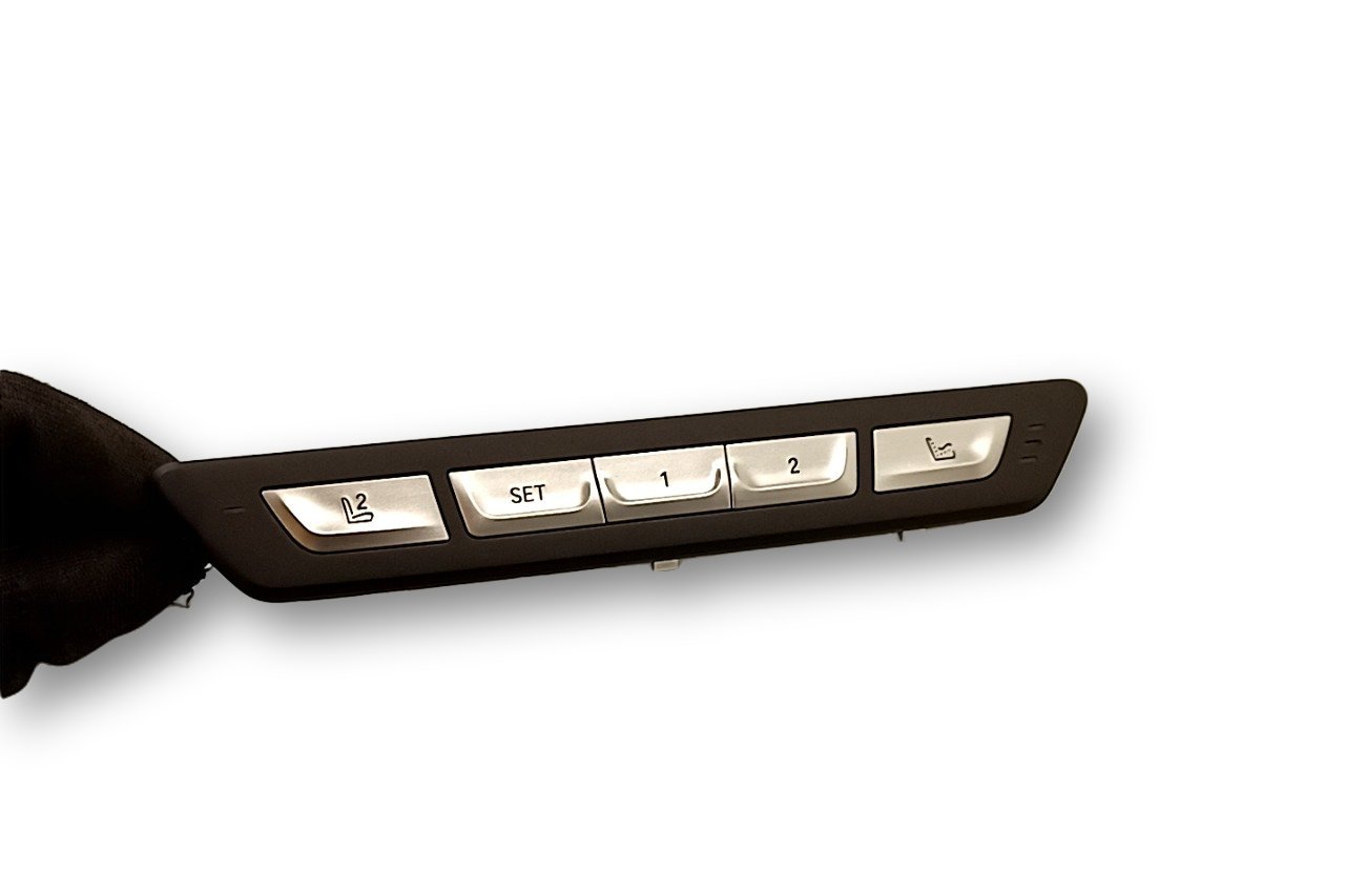 BMW 7 (G11 / G12) Penkin muisti kytkin BMW 7 SERIES Seat memory switch OEM 61316826722...