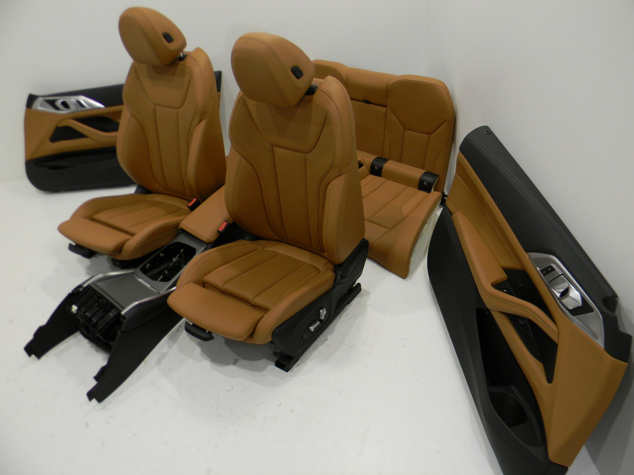 BMW 4 (G22 / G23 / G26)  Seat Set BMW 4 SERIES Seat Set OEM CF26846

Part codes: ...