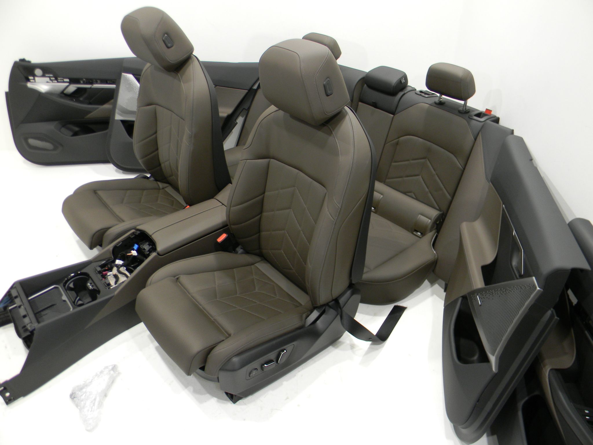 BMW 5 / i5 (G60 / G61) Interior set BMW 5' G61 Touring interior set OEM CP43804

Pa...