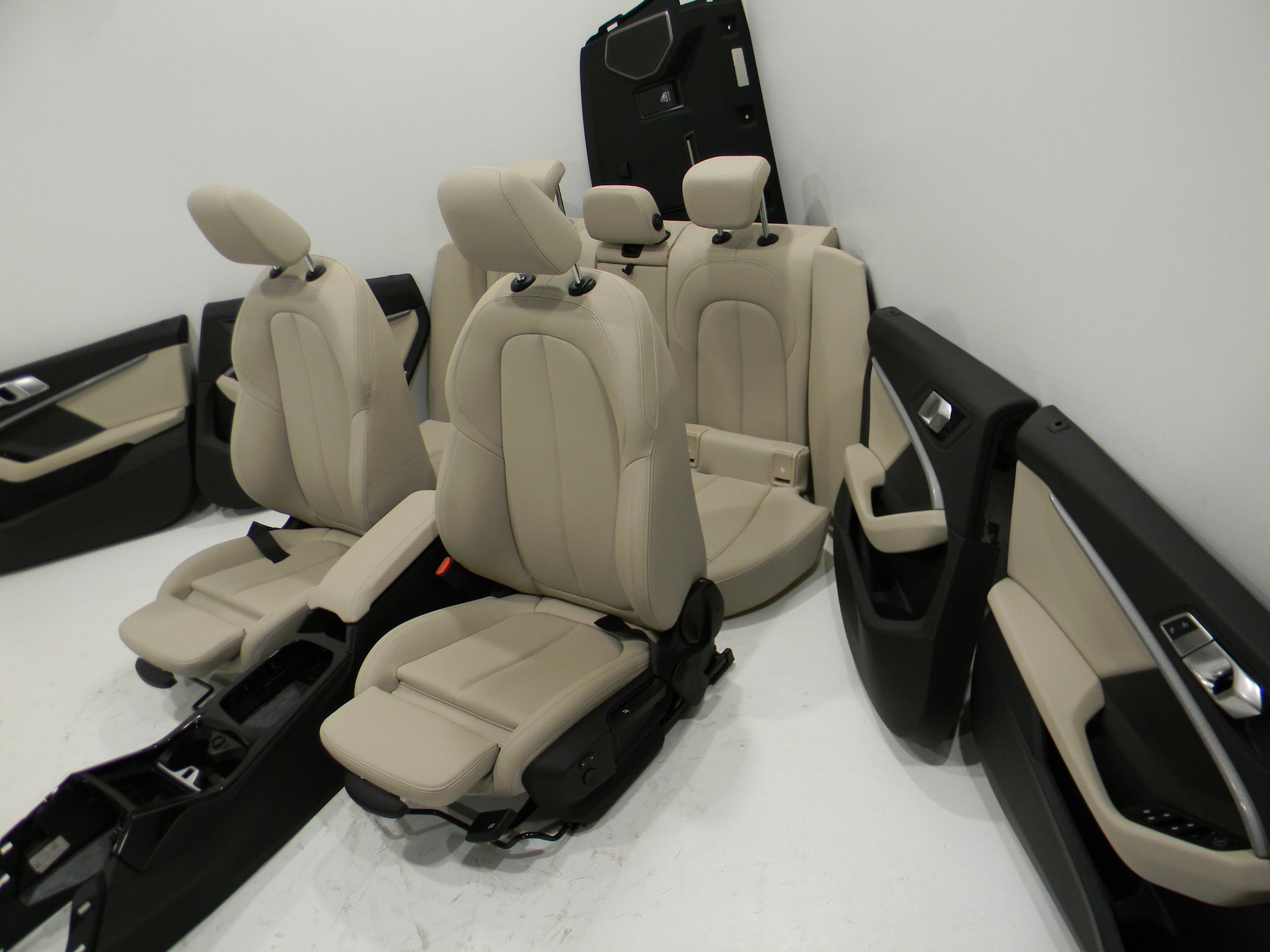 BMW 2 (F74) Seat Set BMW 2 SERIES Seat Set OEM 7E52921

Part codes: ...