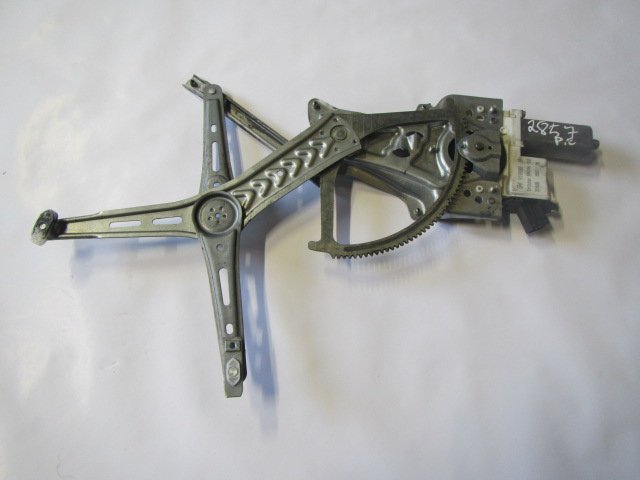Opel Vectra (C) Window Regulator Compl. front right OPEL VECTRA C (2002-2010) Window Regulator Comp...