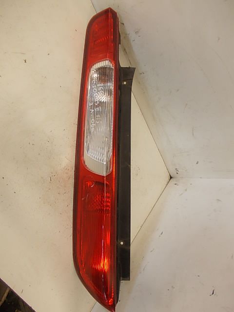 Ford Focus galinis žibintas (kairėje)