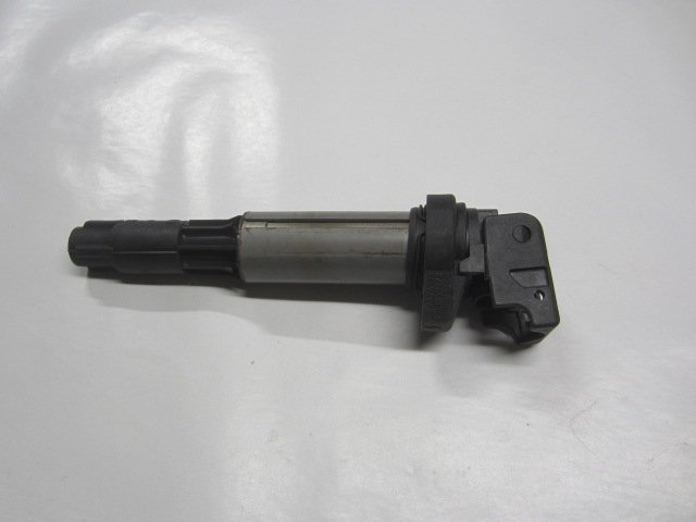 BMW 5 (E39) sytytyspuola BMW 5 (E60, E61) (2003-2010) Ignition Coil 0221...