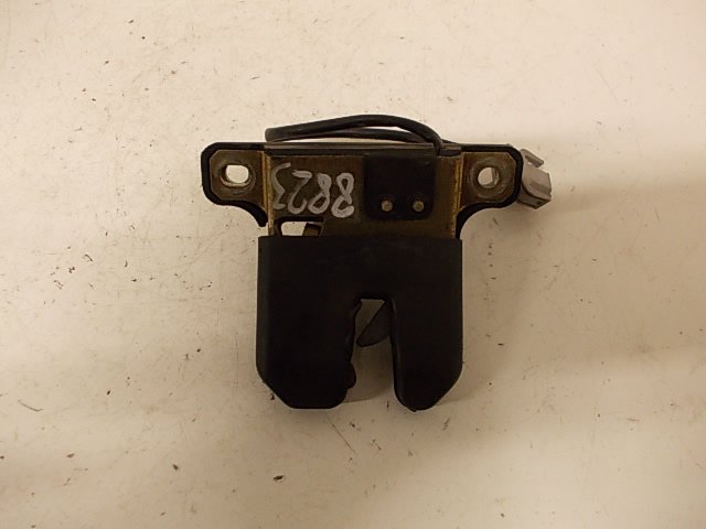 Audi 80 (B4) Bootlid / tailgate lock AUDI 80 / COUPE / CABRIO (B4) (1991-1996) Bootl...