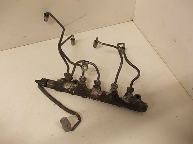Toyota Avensis Verso Fuel Distributor / fuel rail TOYOTA AVENSIS VERSO (XM20) (2001-2009) Fuel Di...